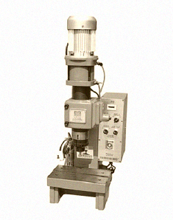 氣壓鉚接機在使用時要注意哪些事項?