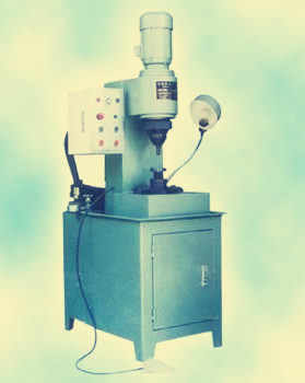 采購時選擇氣動鉚接機好還是液壓鉚接機好？