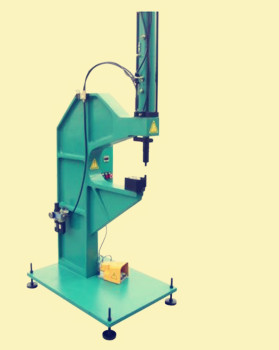 國(guó)產(chǎn)鉚接機(jī)多少錢一臺(tái)?