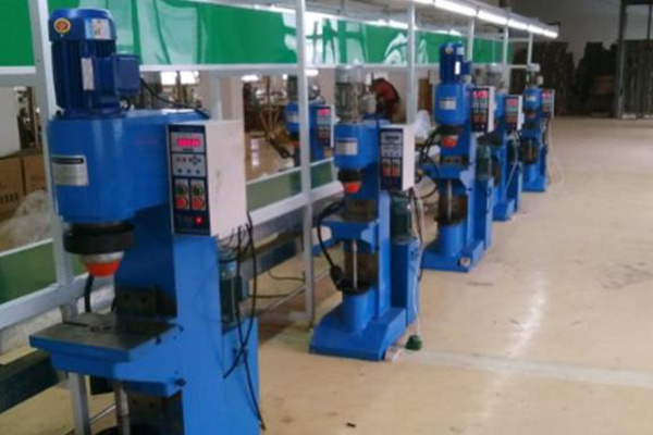 無鉚釘鉚接機廠家不會選？建議這樣選！ 圖2